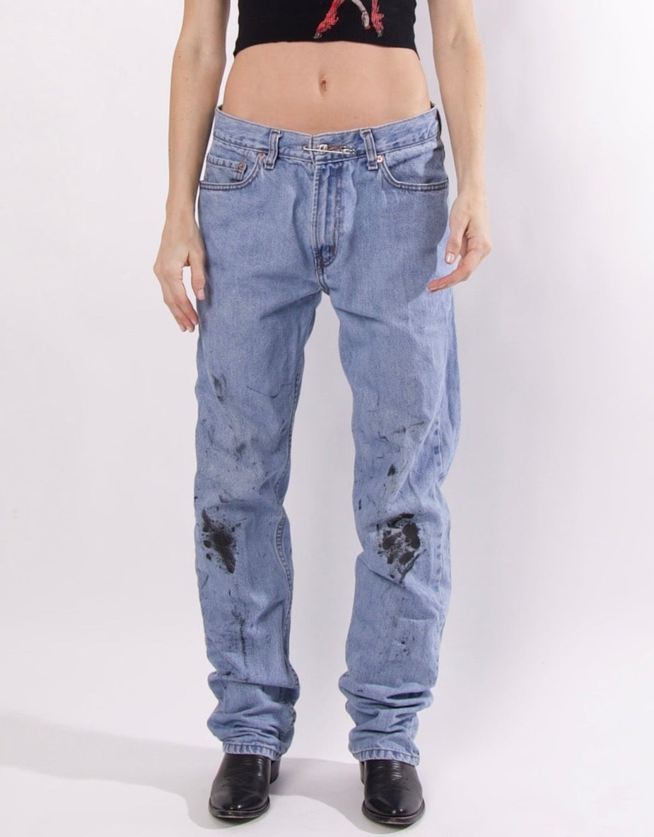 DISTRESSED LOW RISE LEVIS