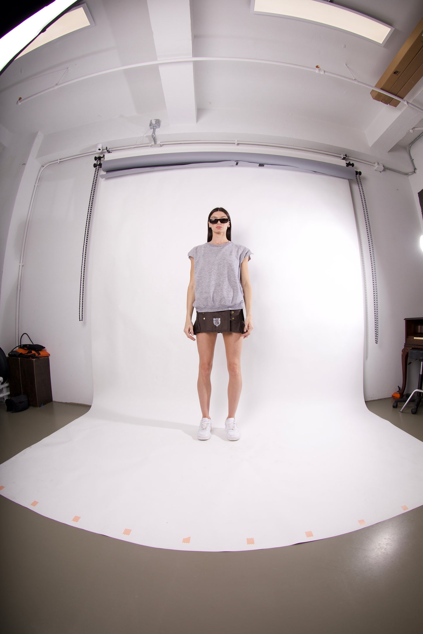 GREY SLEEVELESS PULLOVER