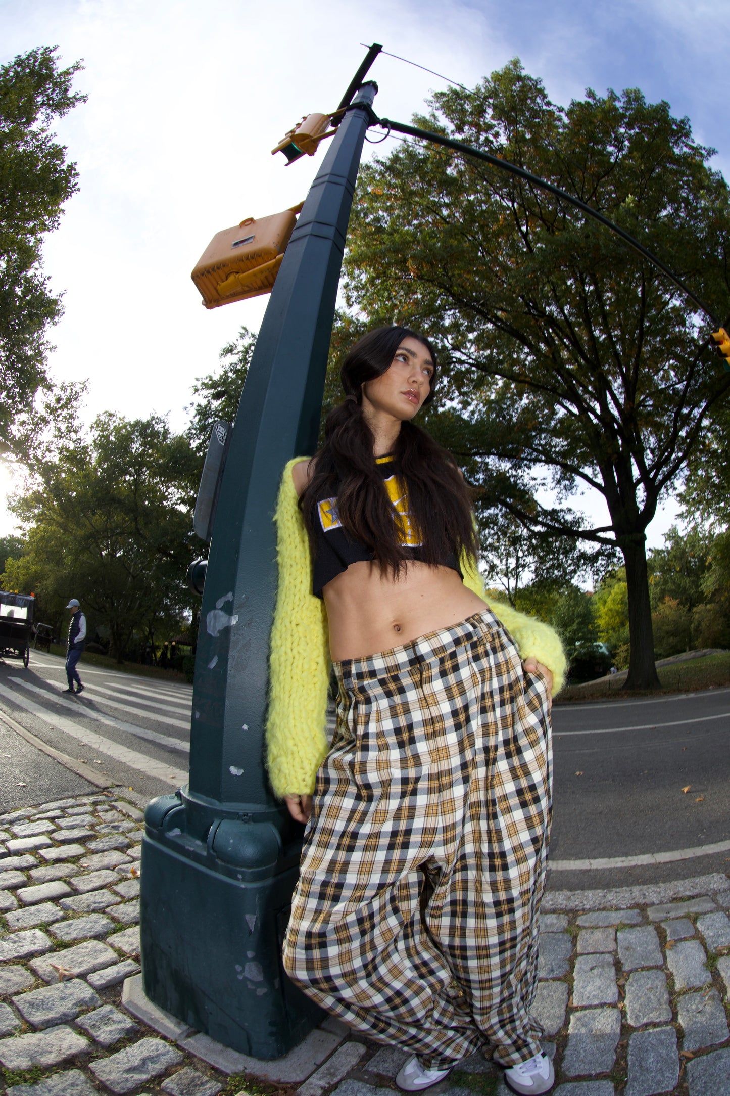 KNIT YELLOW CROP SWEATER