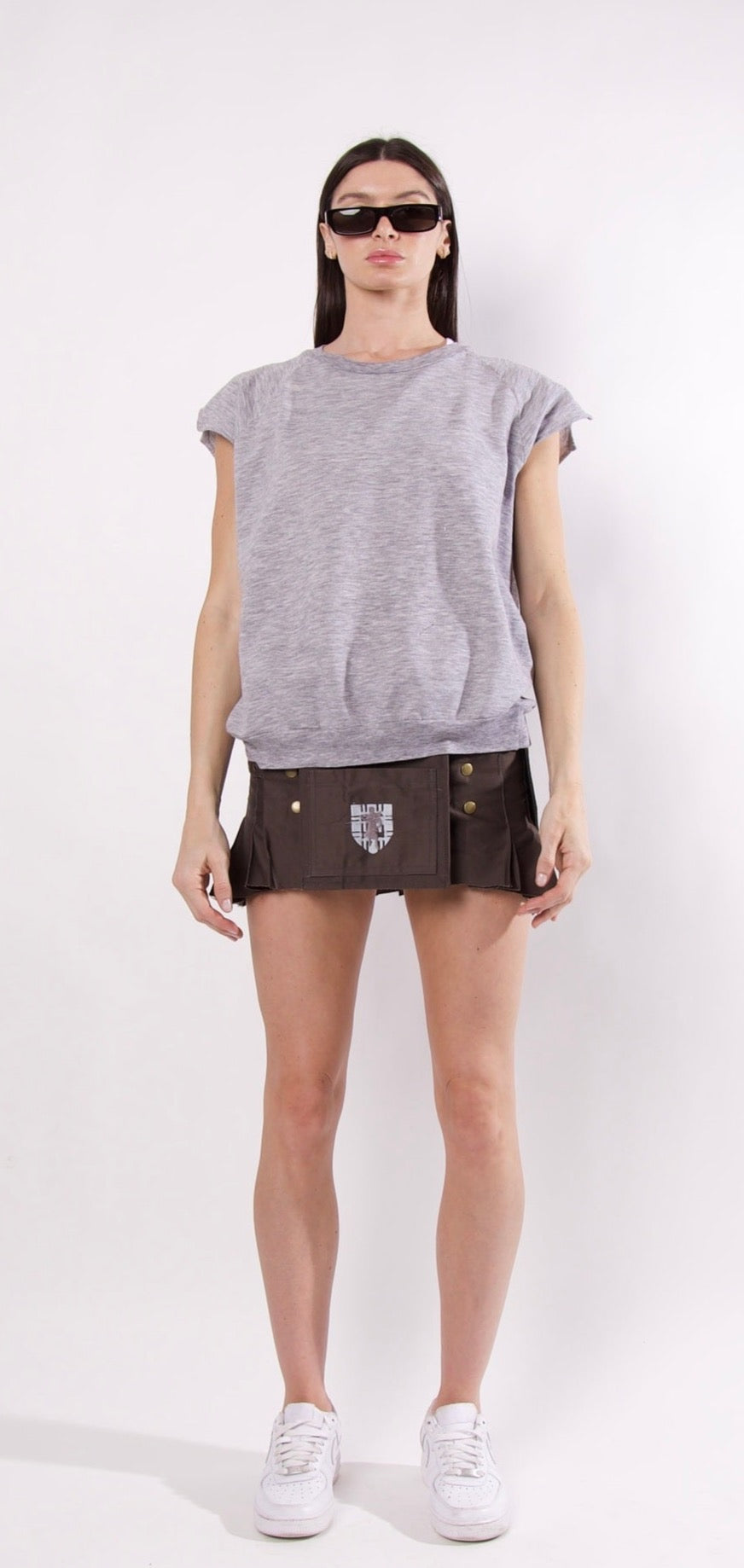 GREY SLEEVELESS PULLOVER