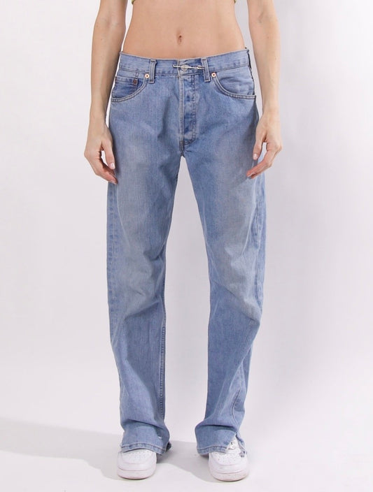 DISTRESSED LOW RISE LEVIS