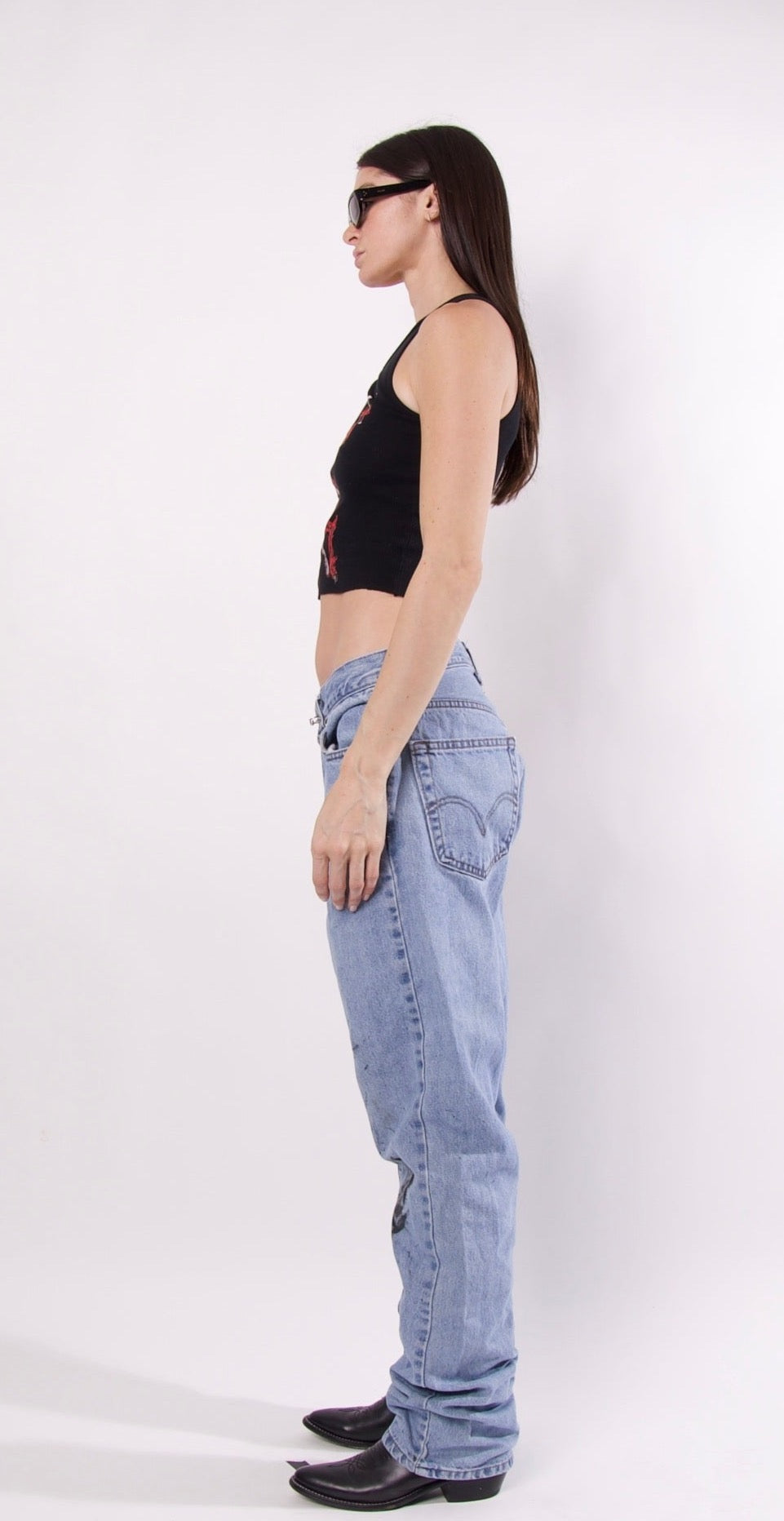 DISTRESSED LOW RISE LEVIS