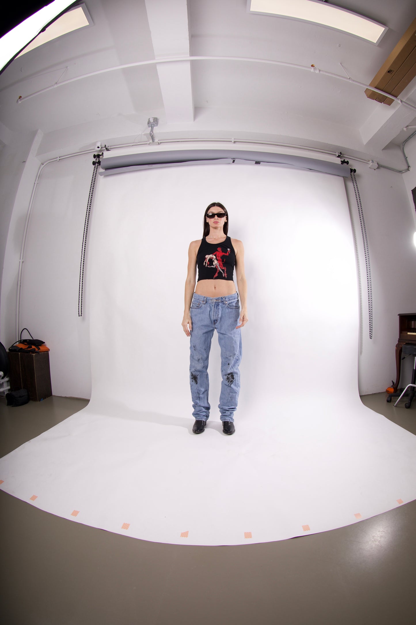 DISTRESSED LOW RISE LEVIS