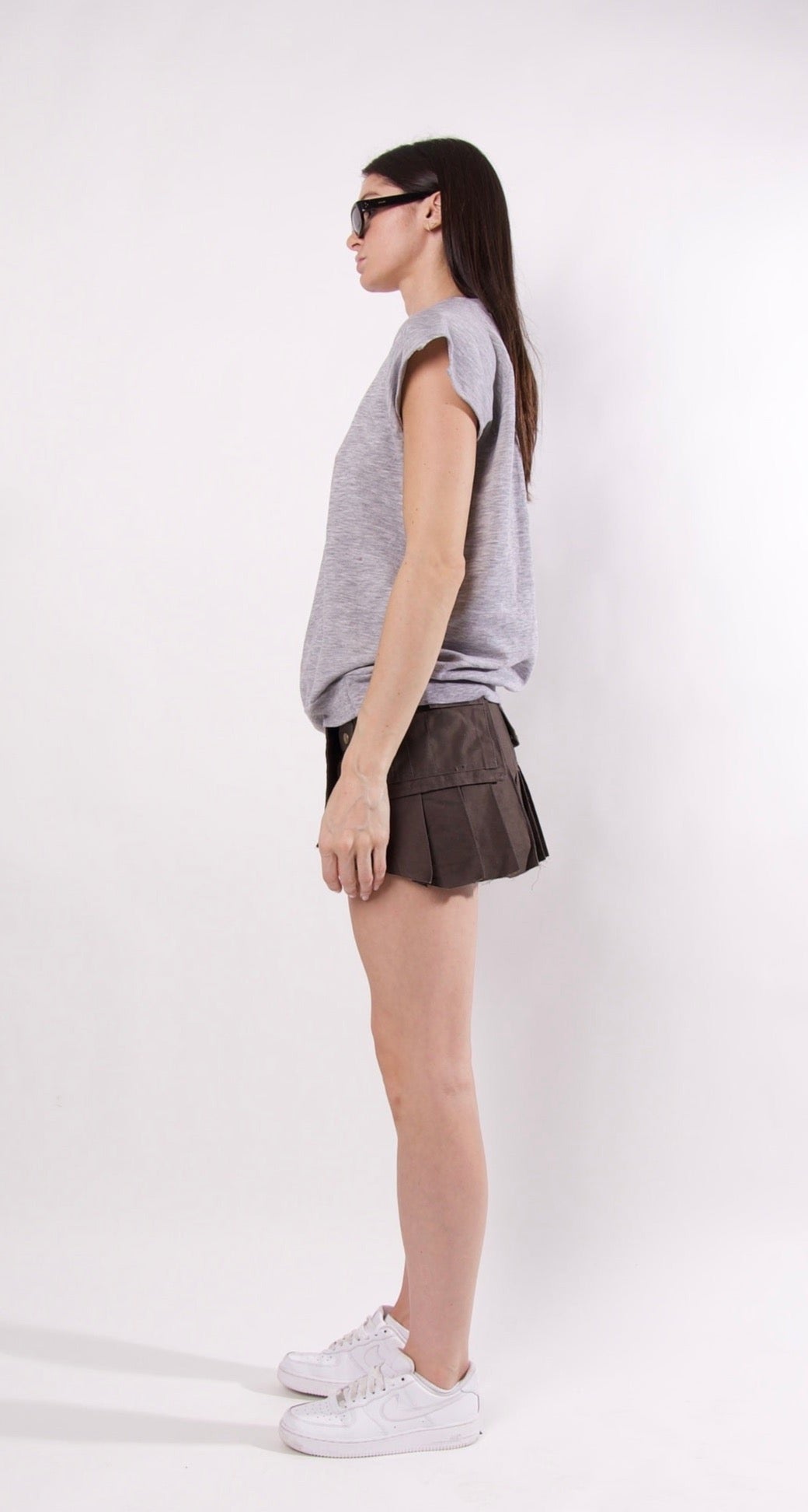 GREY SLEEVELESS PULLOVER